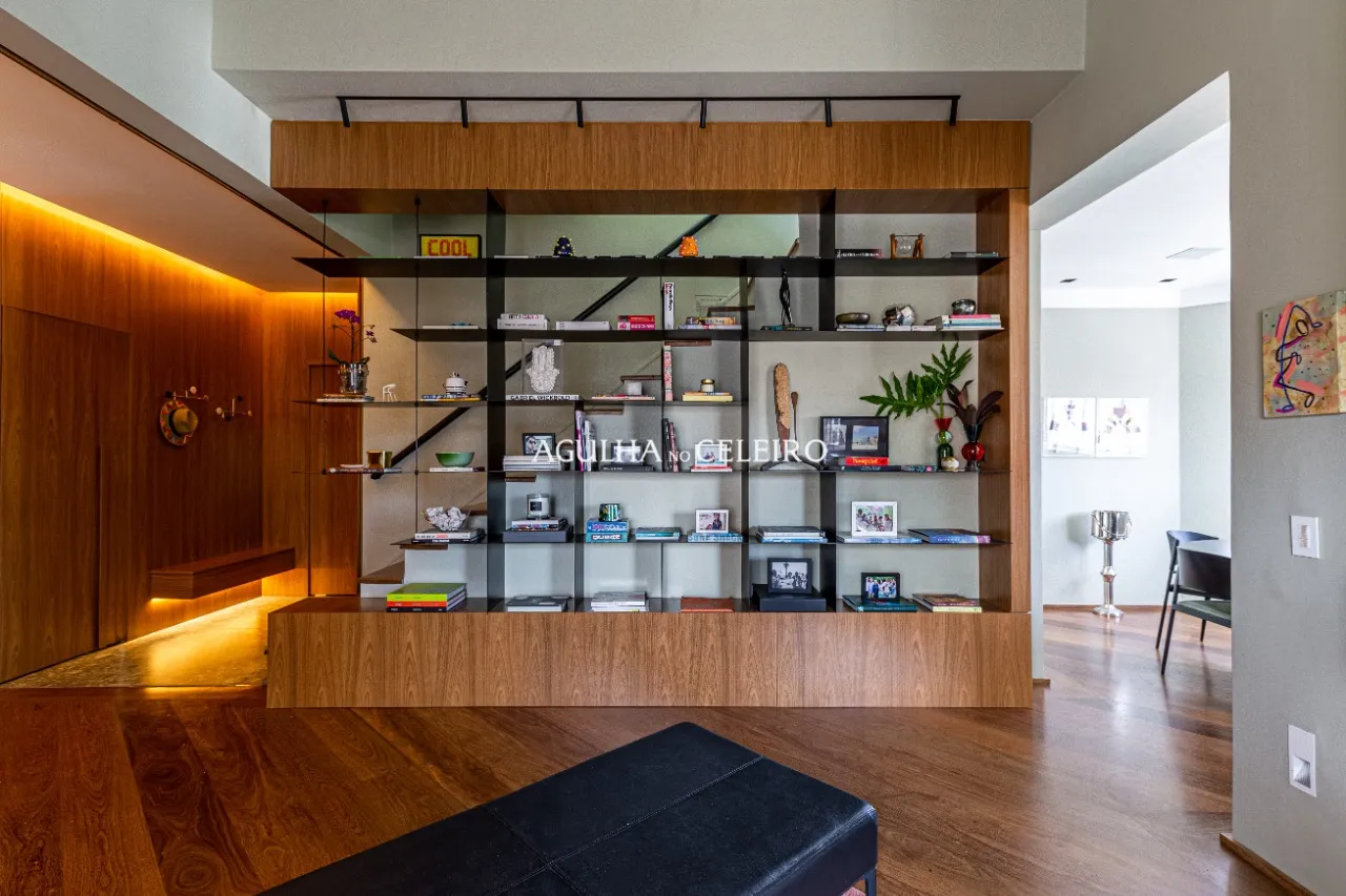 Cobertura reformada com piscina à venda em Moema – 16735