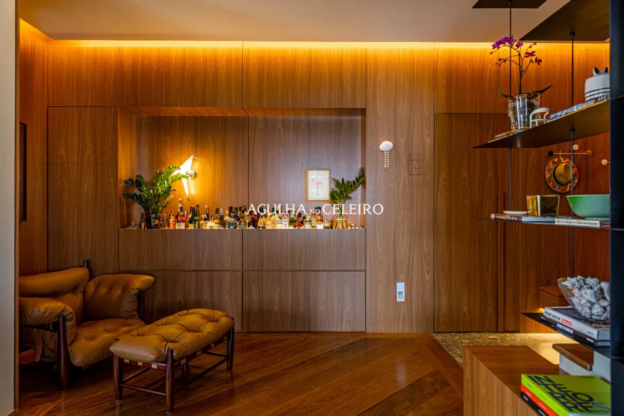 Cobertura reformada com piscina à venda em Moema – 16735