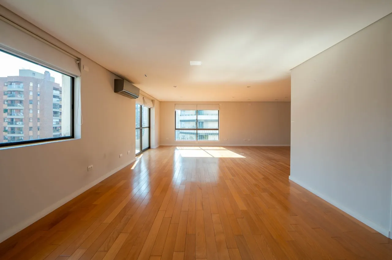 Apartamento com ótima localização para venda em Moema. – 17376