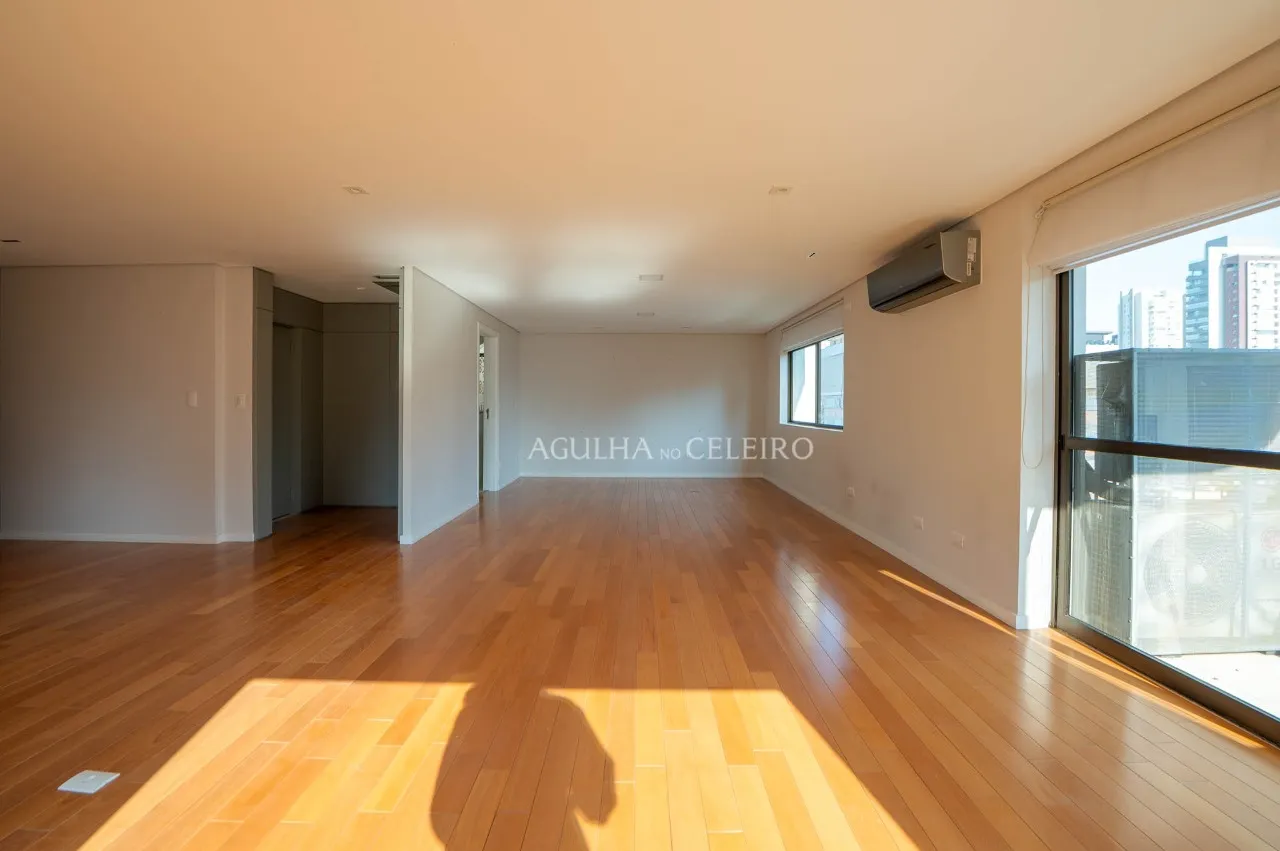 Apartamento com ótima localização para venda em Moema. – 17376