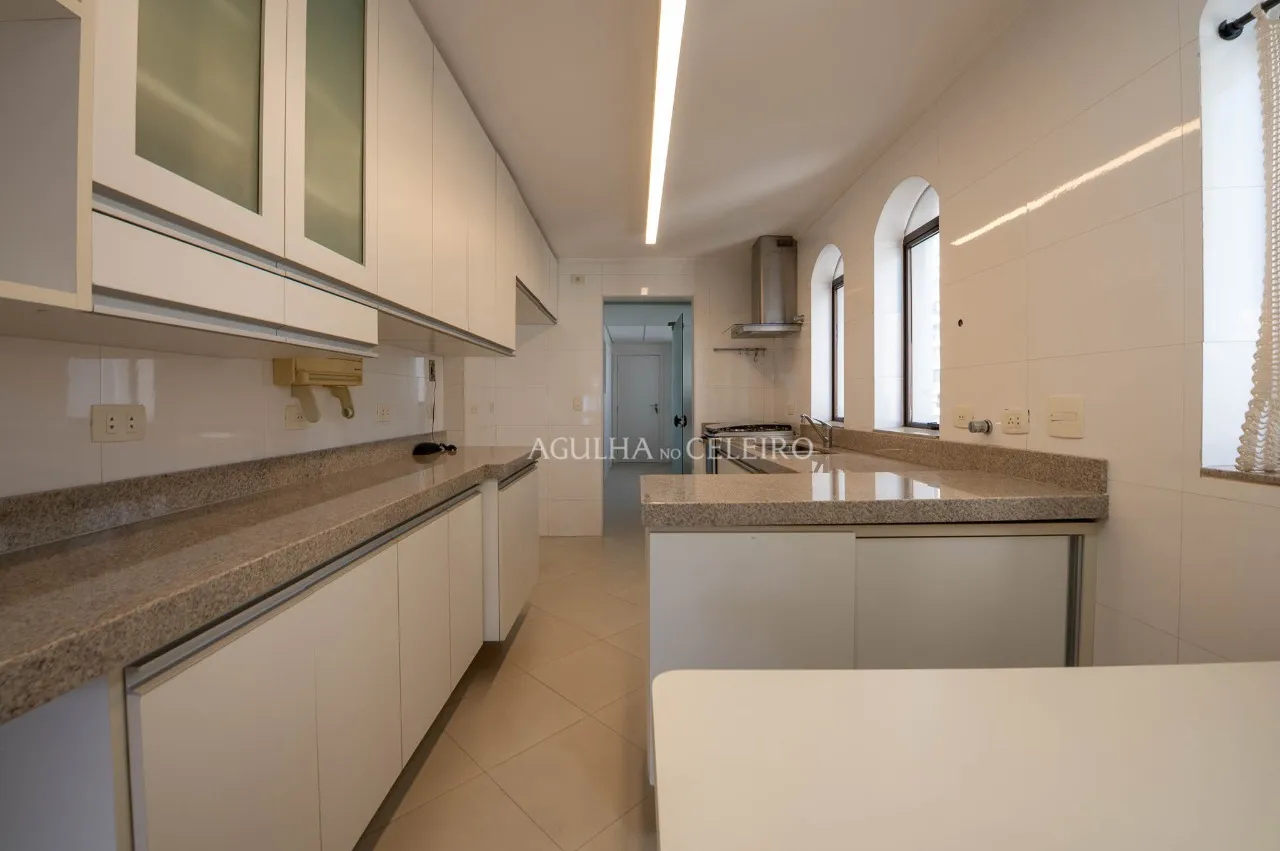 Apartamento com ótima localização para venda em Moema. – 17376