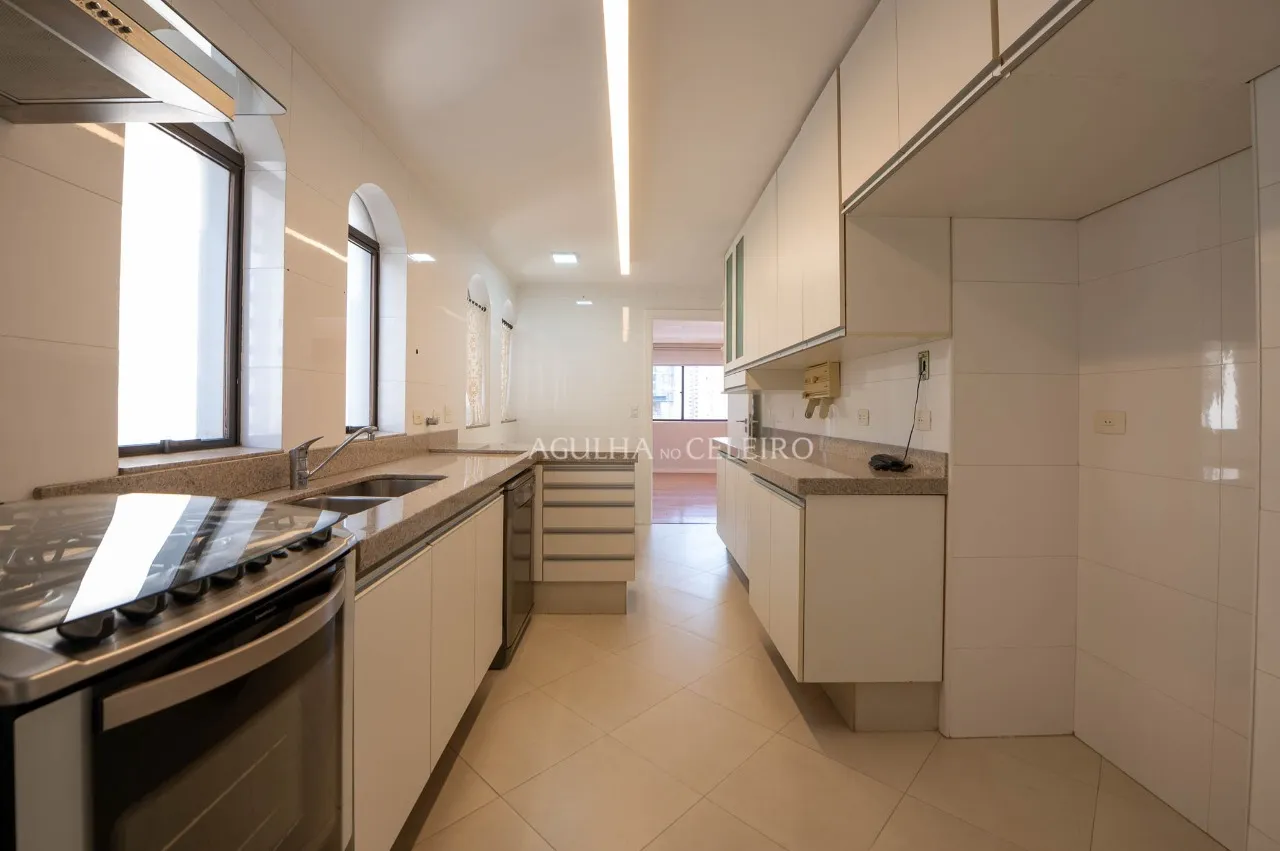 Apartamento com ótima localização para venda em Moema. – 17376