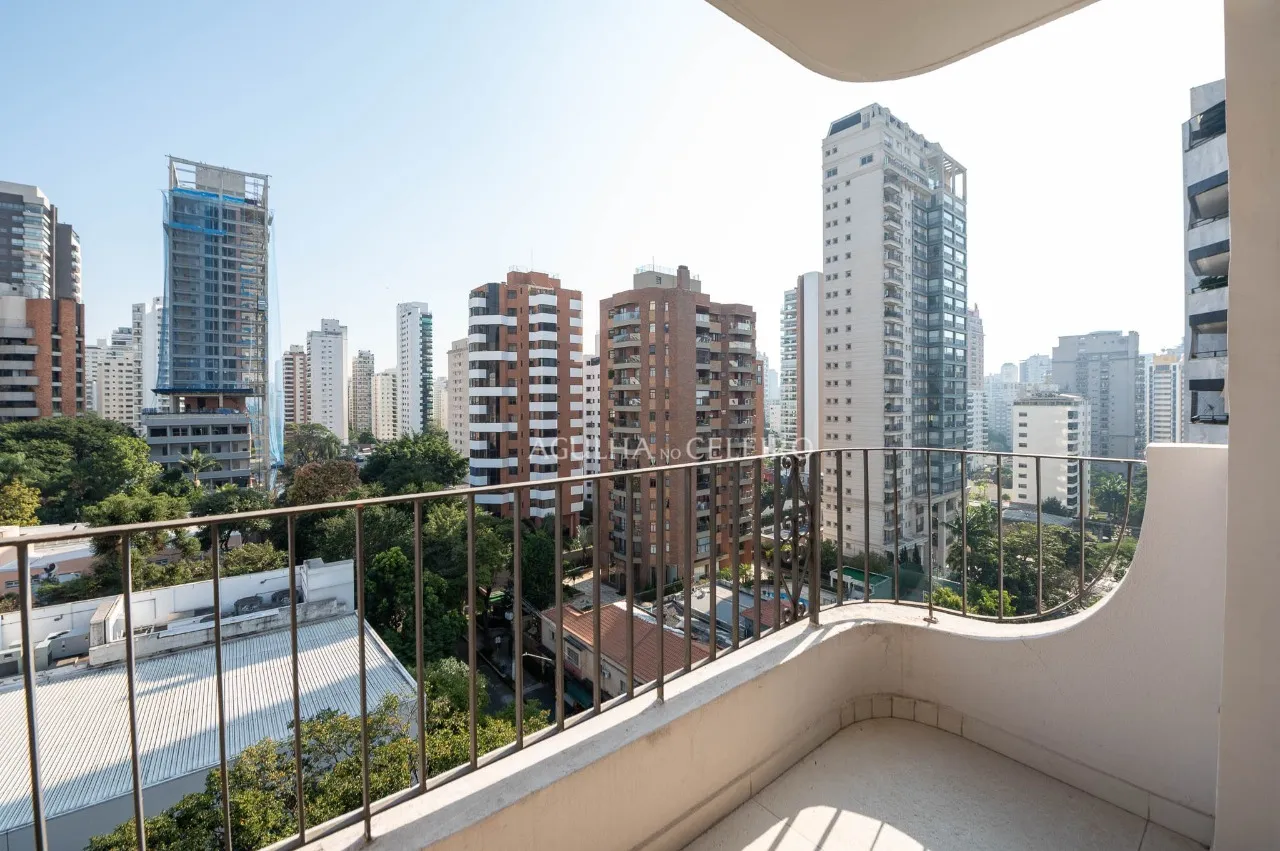 Apartamento com ótima localização para venda em Moema. – 17376