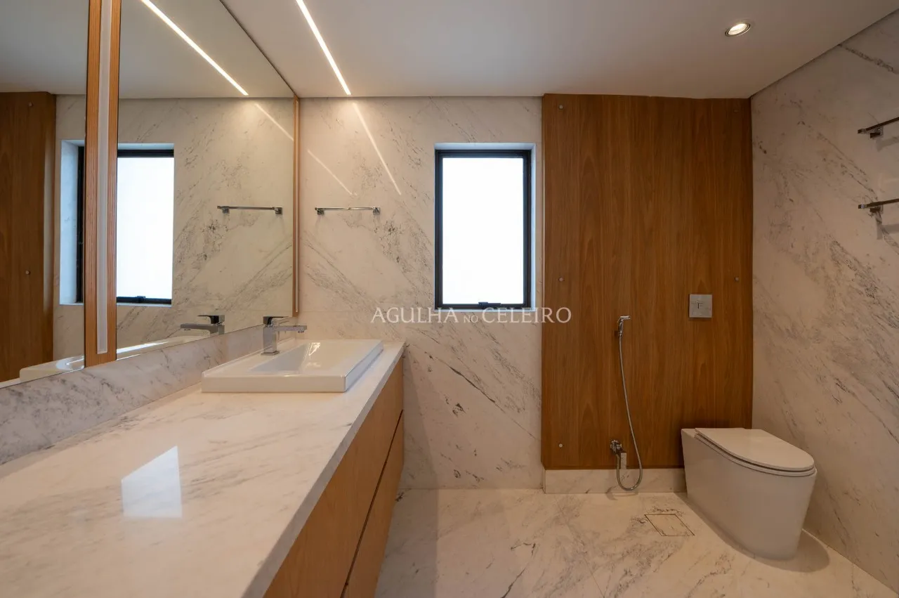 Apartamento com ótima localização para venda em Moema. – 17376