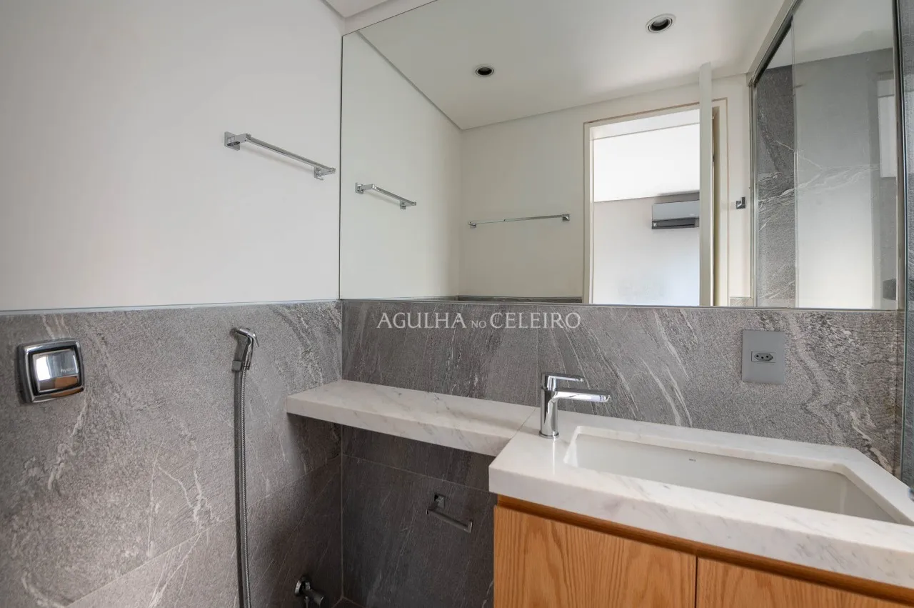 Apartamento com ótima localização para venda em Moema. – 17376