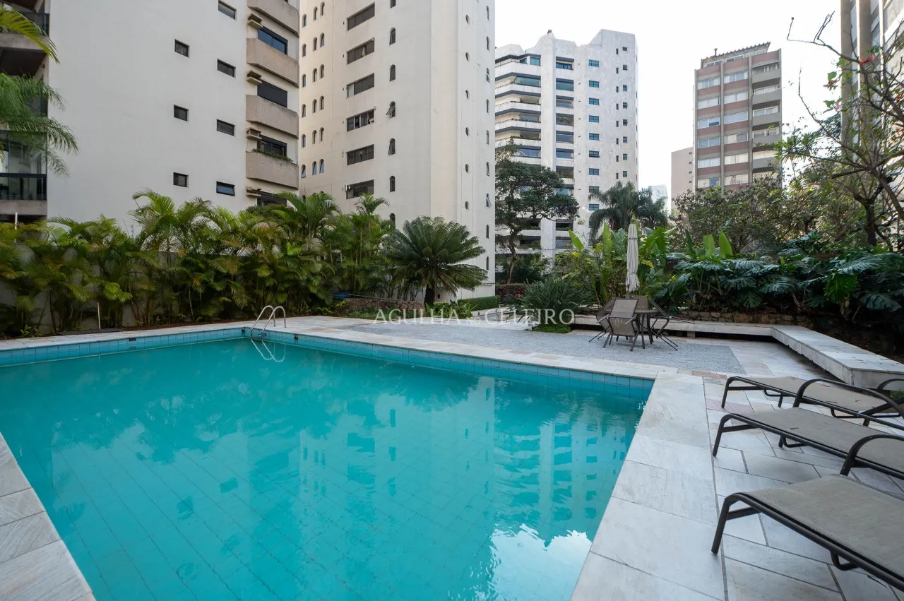 Apartamento com ótima localização para venda em Moema. – 17376