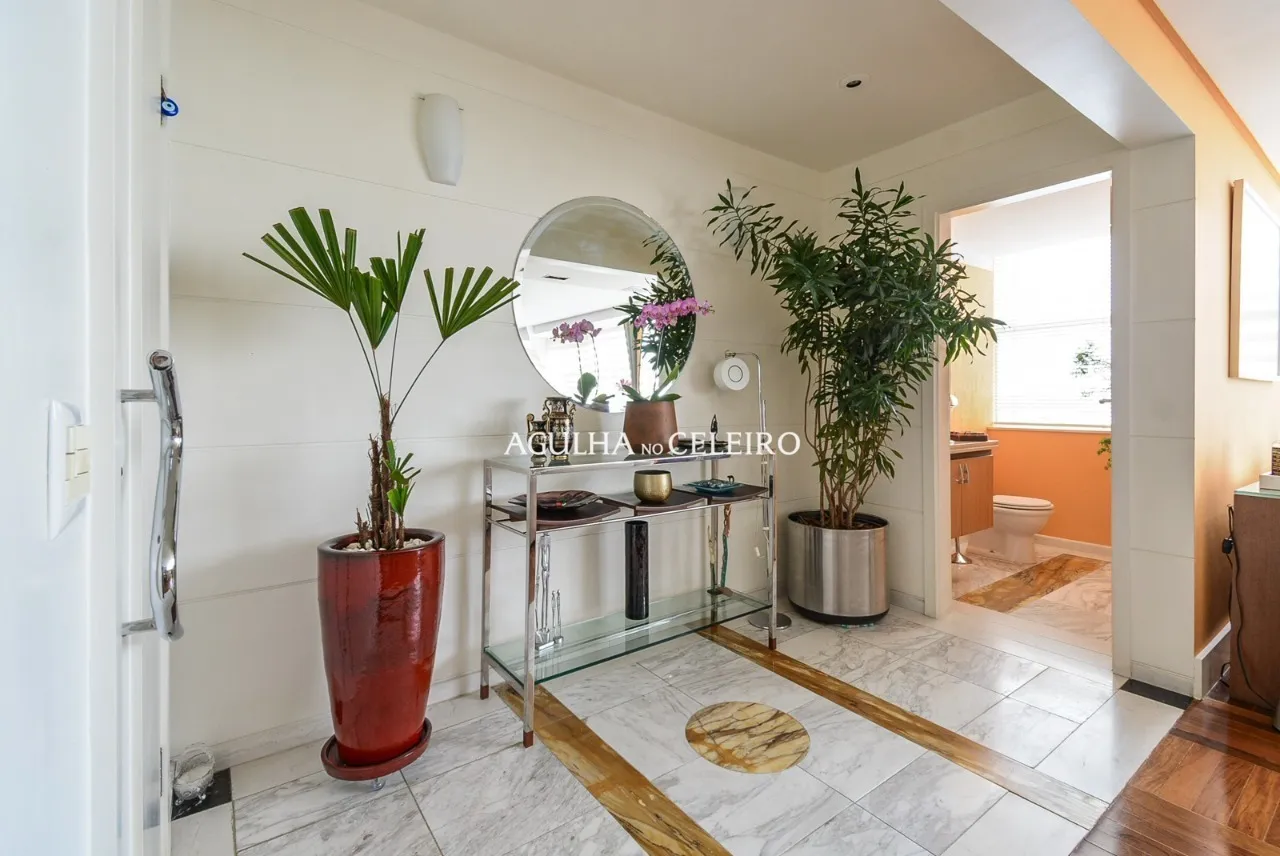 Apartamento com vista panorâmica para o Jardim Europa no coração do Itaim. – 15435