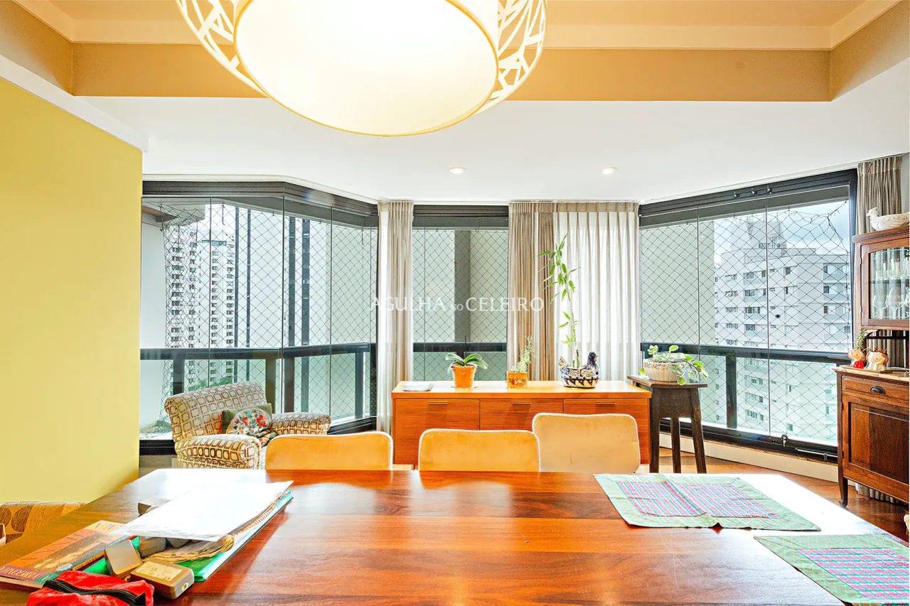 Apartamento amplo a venda em Moema – 16658