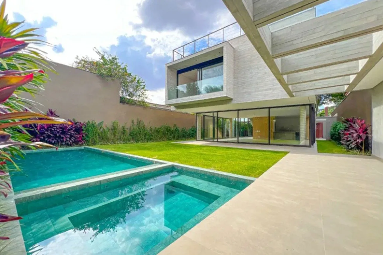 Casa maravilhosa, com piscina à venda em Alto de Pinheiros – 16806