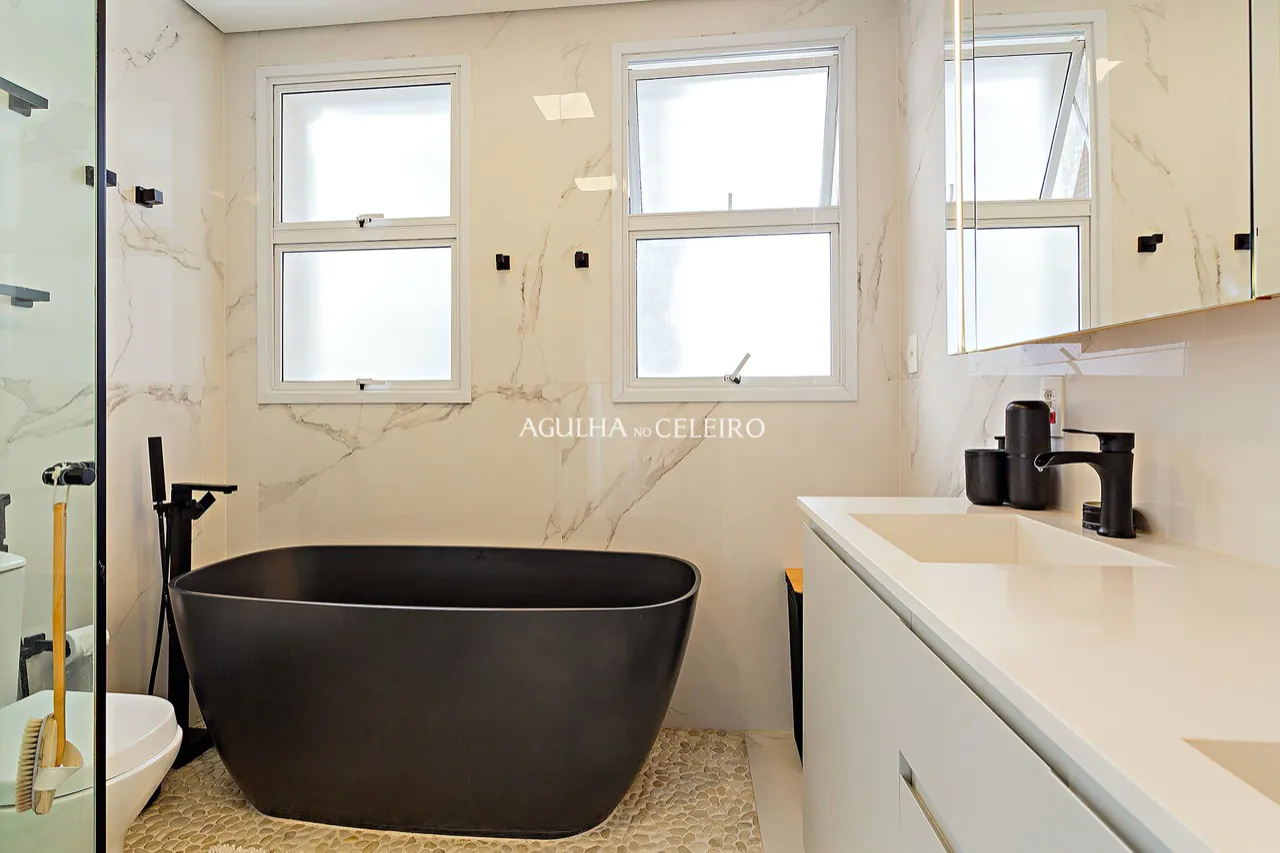 Apartamento reformado à venda no miolo do Itaim. – AP5737