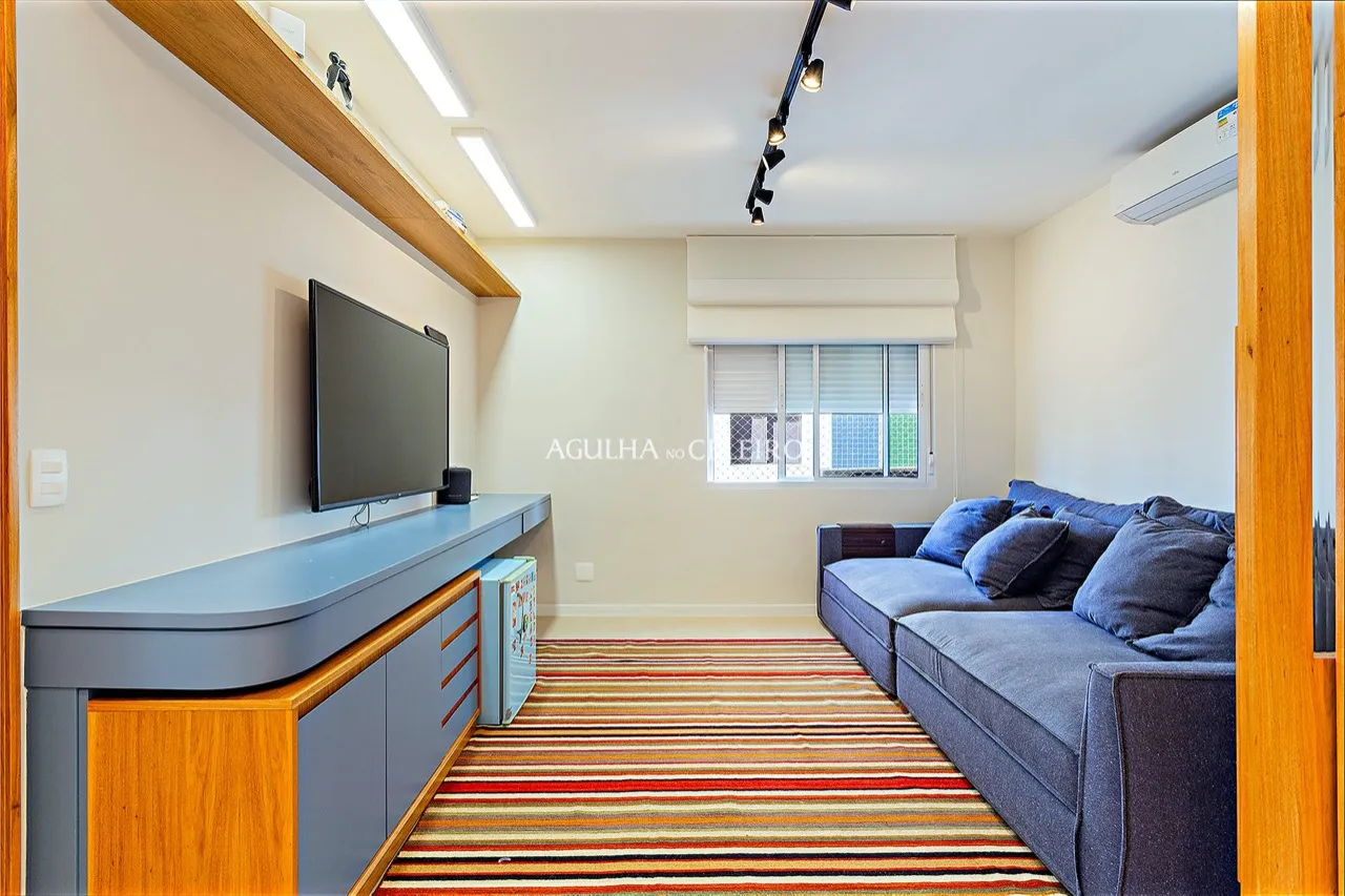 Apartamento reformado à venda no miolo do Itaim. – AP5737