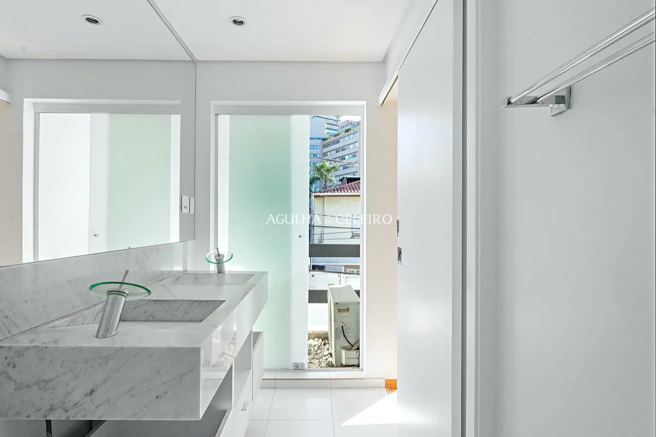 Casa charmosa à venda na Vila Nova Conceição – CA1290