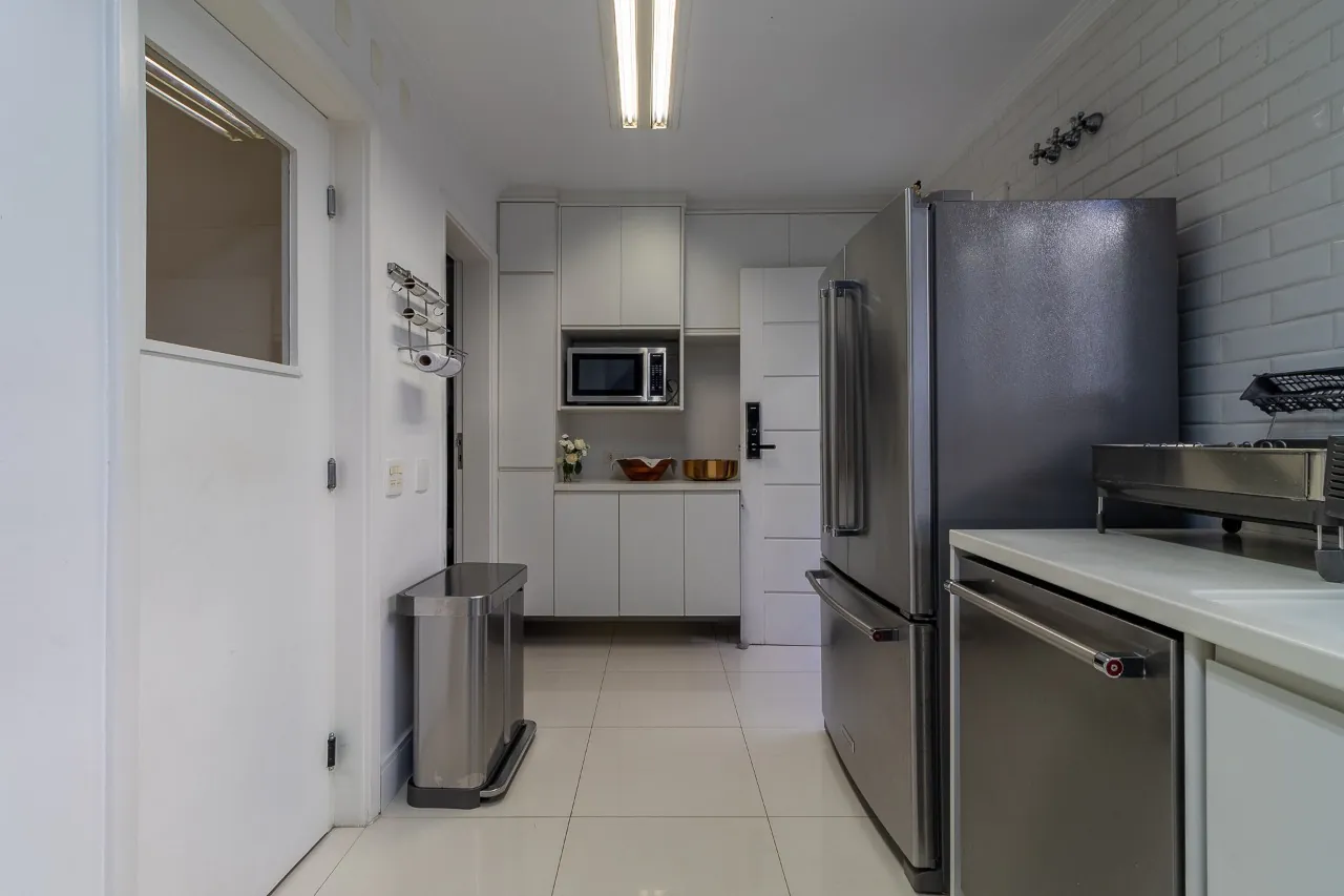 casa-com-projeto-moderno-e-cheio-de-iluminacao-natural-trazendo-dias-agradaveis-no-jardim-america-17092-12