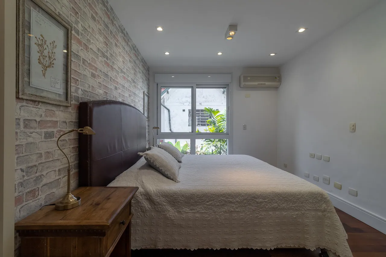 casa-com-projeto-moderno-e-cheio-de-iluminacao-natural-trazendo-dias-agradaveis-no-jardim-america-17092-19