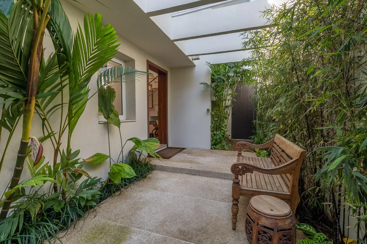 casa-com-projeto-moderno-e-cheio-de-iluminacao-natural-trazendo-dias-agradaveis-no-jardim-america-17092-22