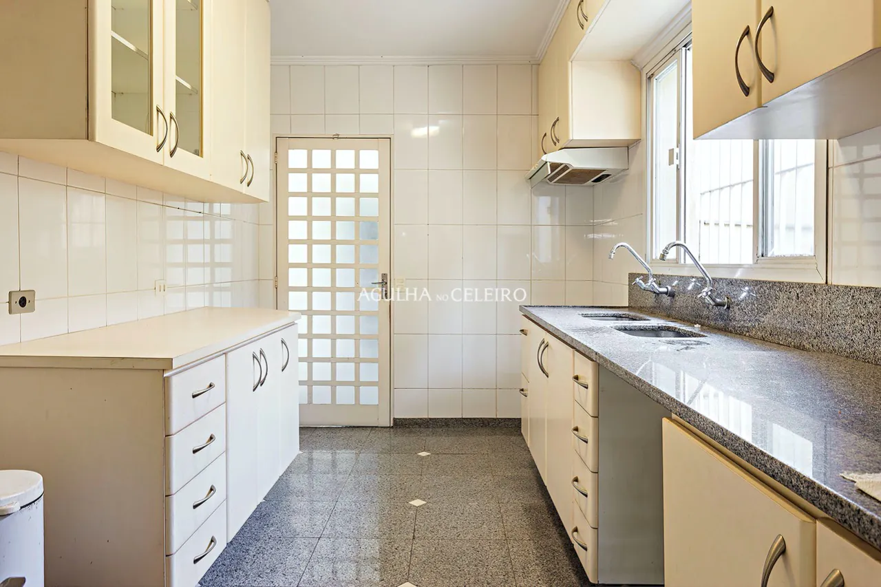 casa-espacosa-e-bem-projetada-a-venda-no-jardim-luzitania-16974-10