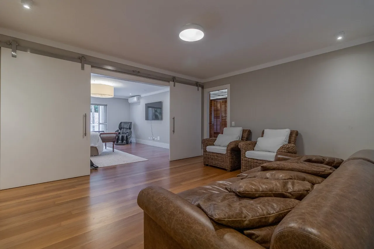 casa-reformada-com-acabamentos-nobres-espaco-de-sobra-e-uma-linda-area-externa-no-cidade-jardim-17141-16