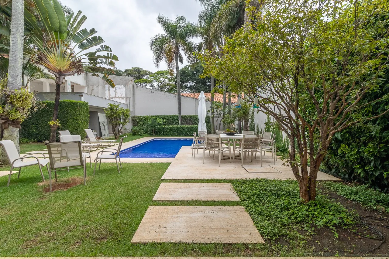 casa-reformada-com-acabamentos-nobres-espaco-de-sobra-e-uma-linda-area-externa-no-cidade-jardim-17141-2