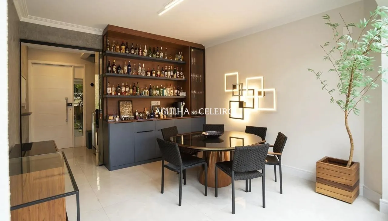 Casa reformada em condomínio fechado para venda no Campo Belo. – 16924