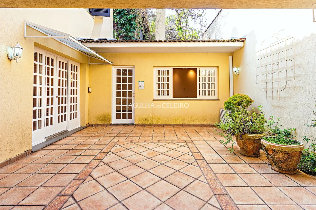 Casa espaçosa e bem projetada à venda no Jardim Luzitânia. – 16974