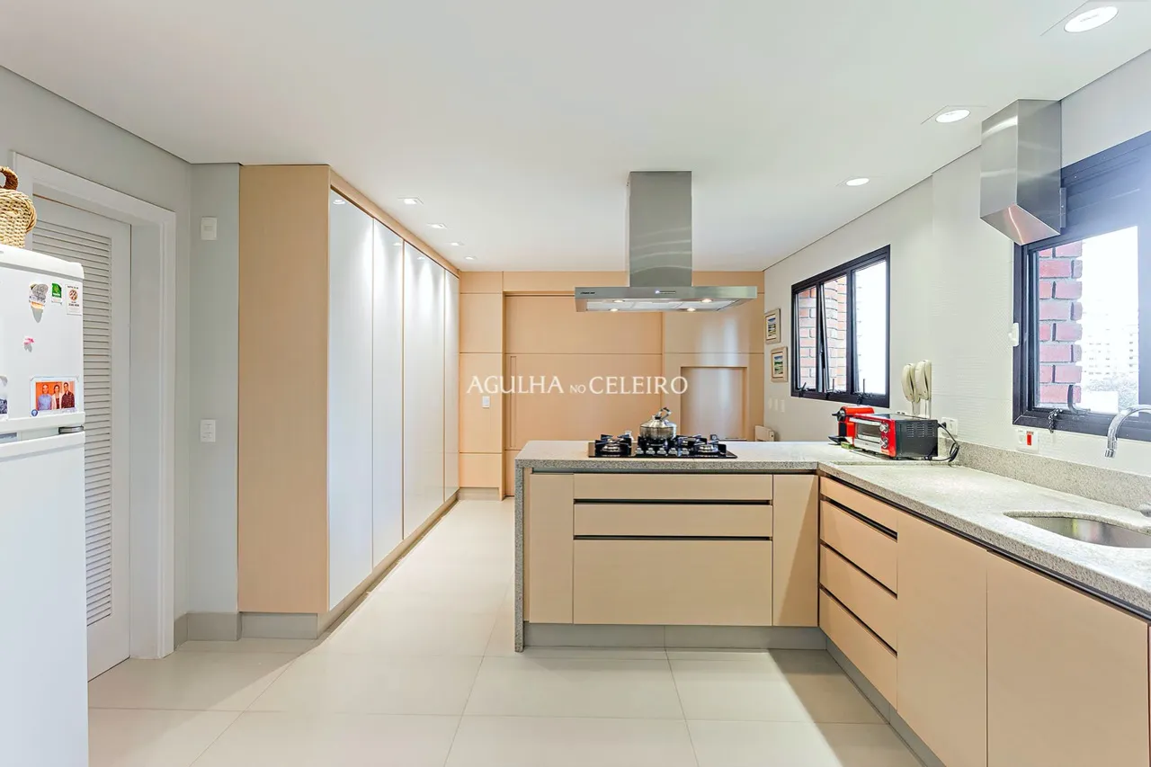 Apartamento espaçoso à venda na Vila Nova Conceição – 17039