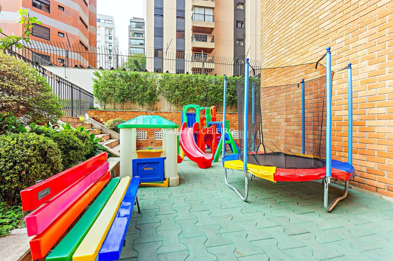 Apartamento espaçoso à venda na Vila Nova Conceição – 17039