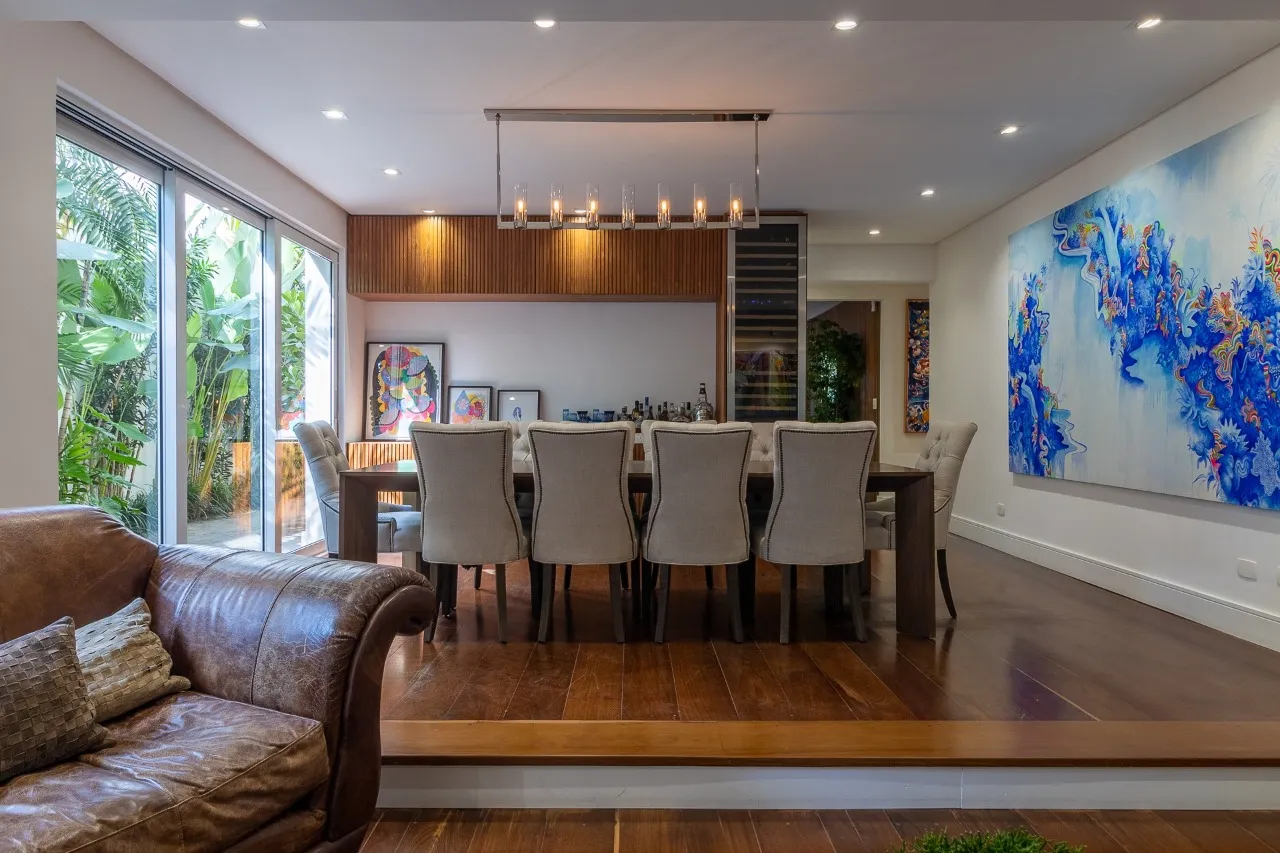 Casa com projeto moderno e cheio de iluminação natural, trazendo dias agradáveis no Jardim América. – 17092 - IMG_3410-HDR