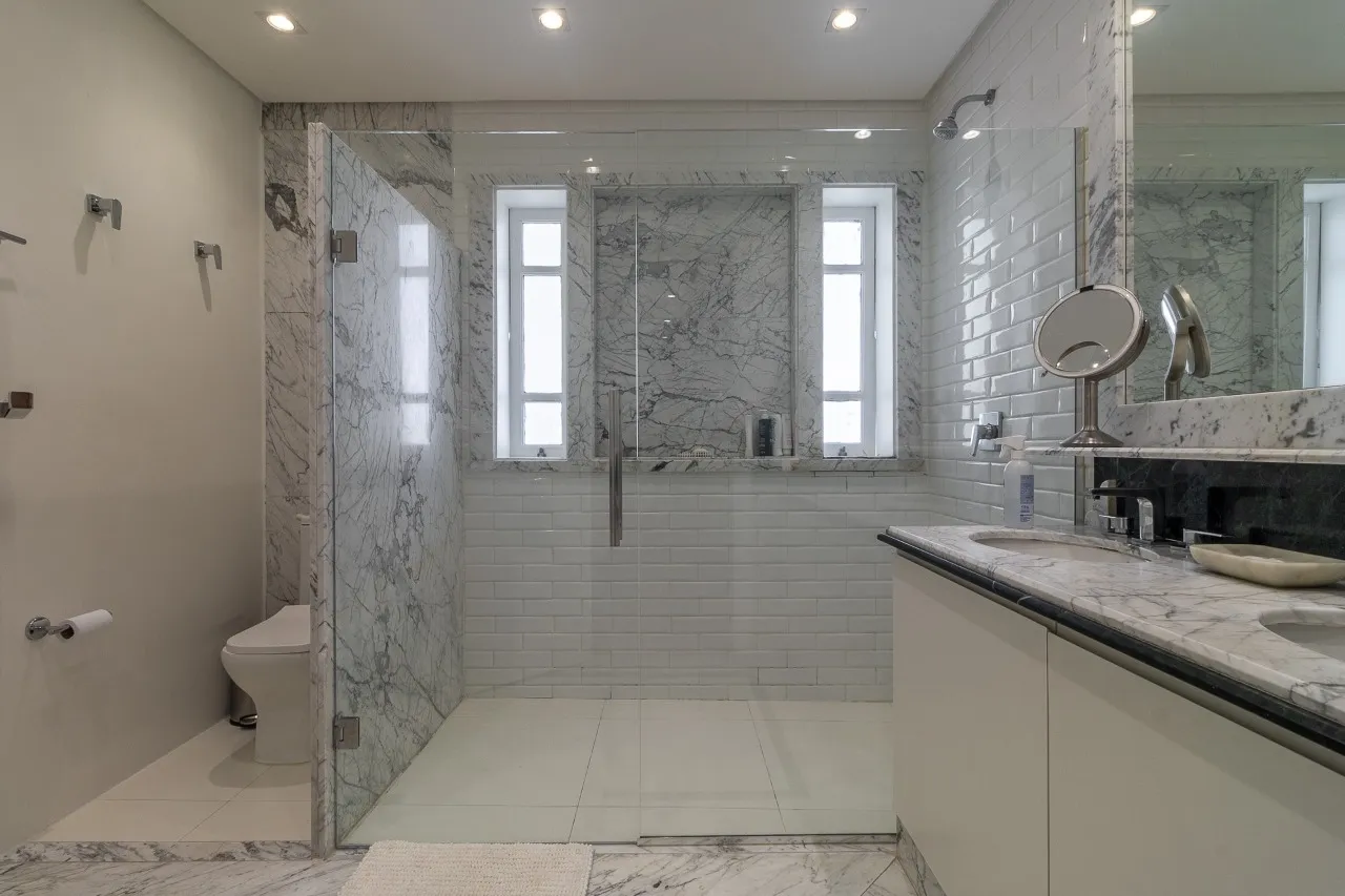 Casa com projeto moderno e cheio de iluminação natural, trazendo dias agradáveis no Jardim América. – 17092 - IMG_3482-HDR