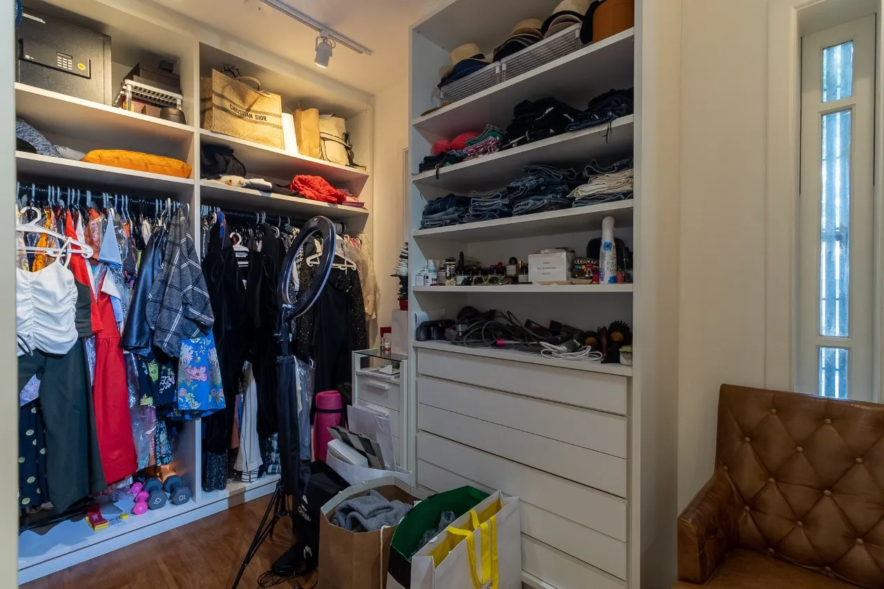 Casa com projeto moderno e cheio de iluminação natural, trazendo dias agradáveis no Jardim América. – 17092 - IMG_3497-HDR