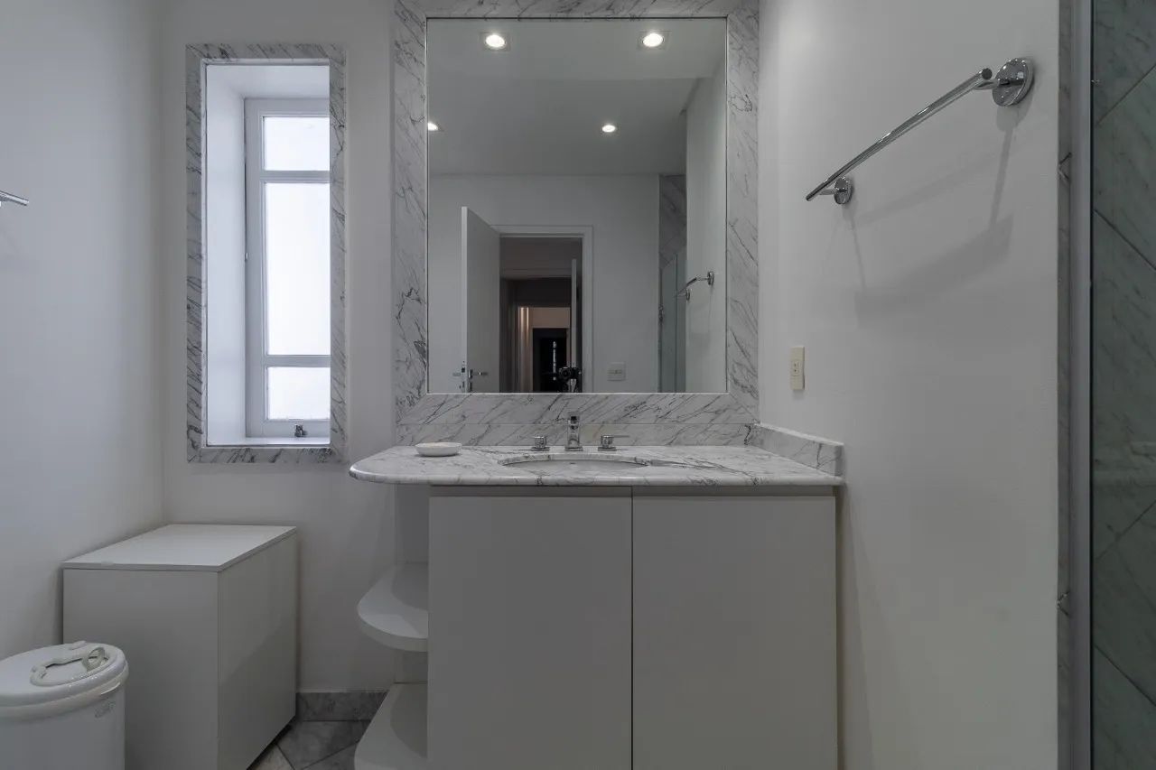 Casa com projeto moderno e cheio de iluminação natural, trazendo dias agradáveis no Jardim América. – 17092 - IMG_3509-HDR