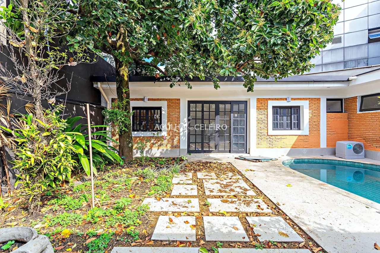 Delicioso quintal e muito alto astral para venda em Alto de Pinheiros. – CA1202