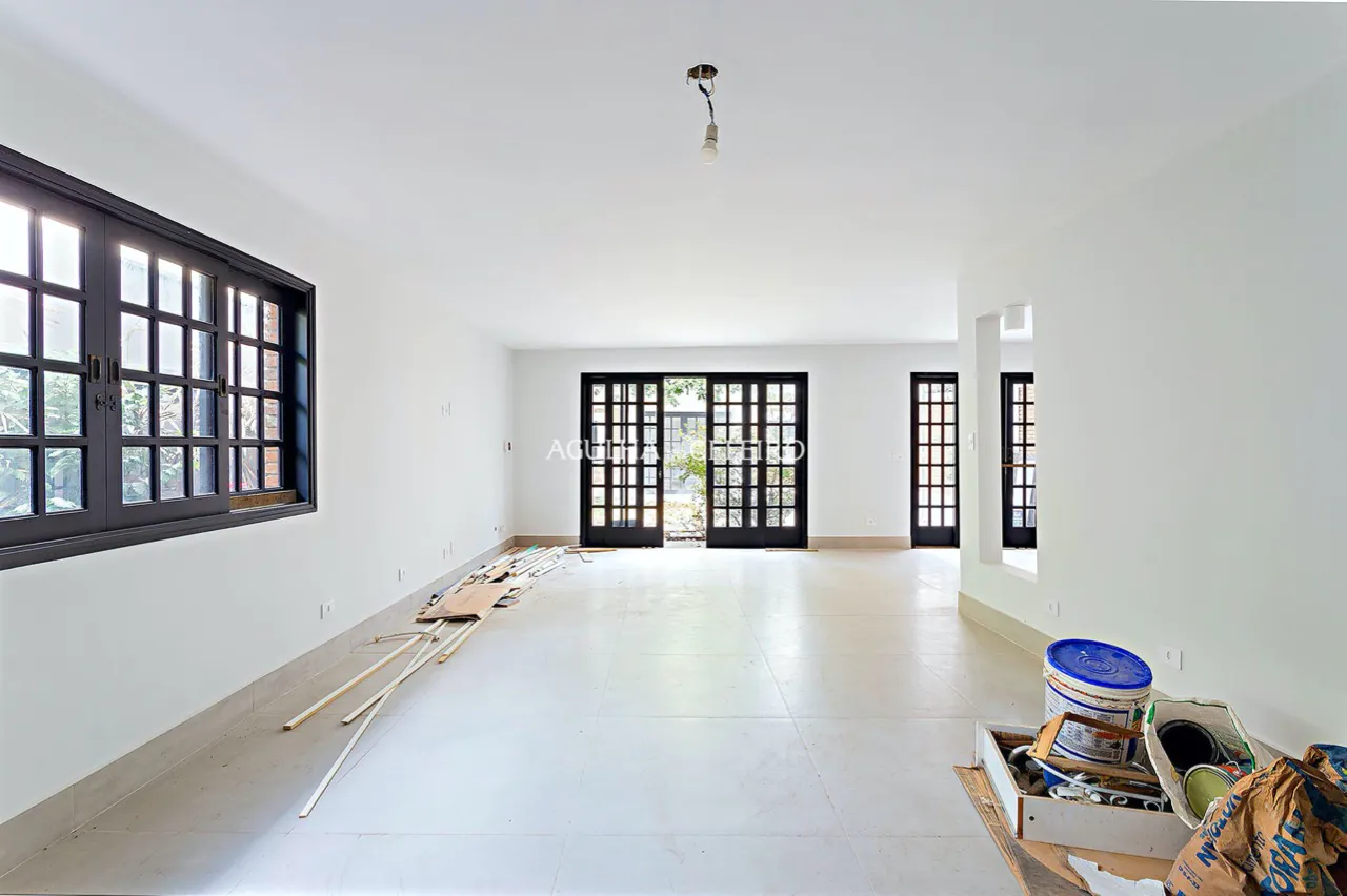 Delicioso quintal e muito alto astral para venda em Alto de Pinheiros. – CA1202