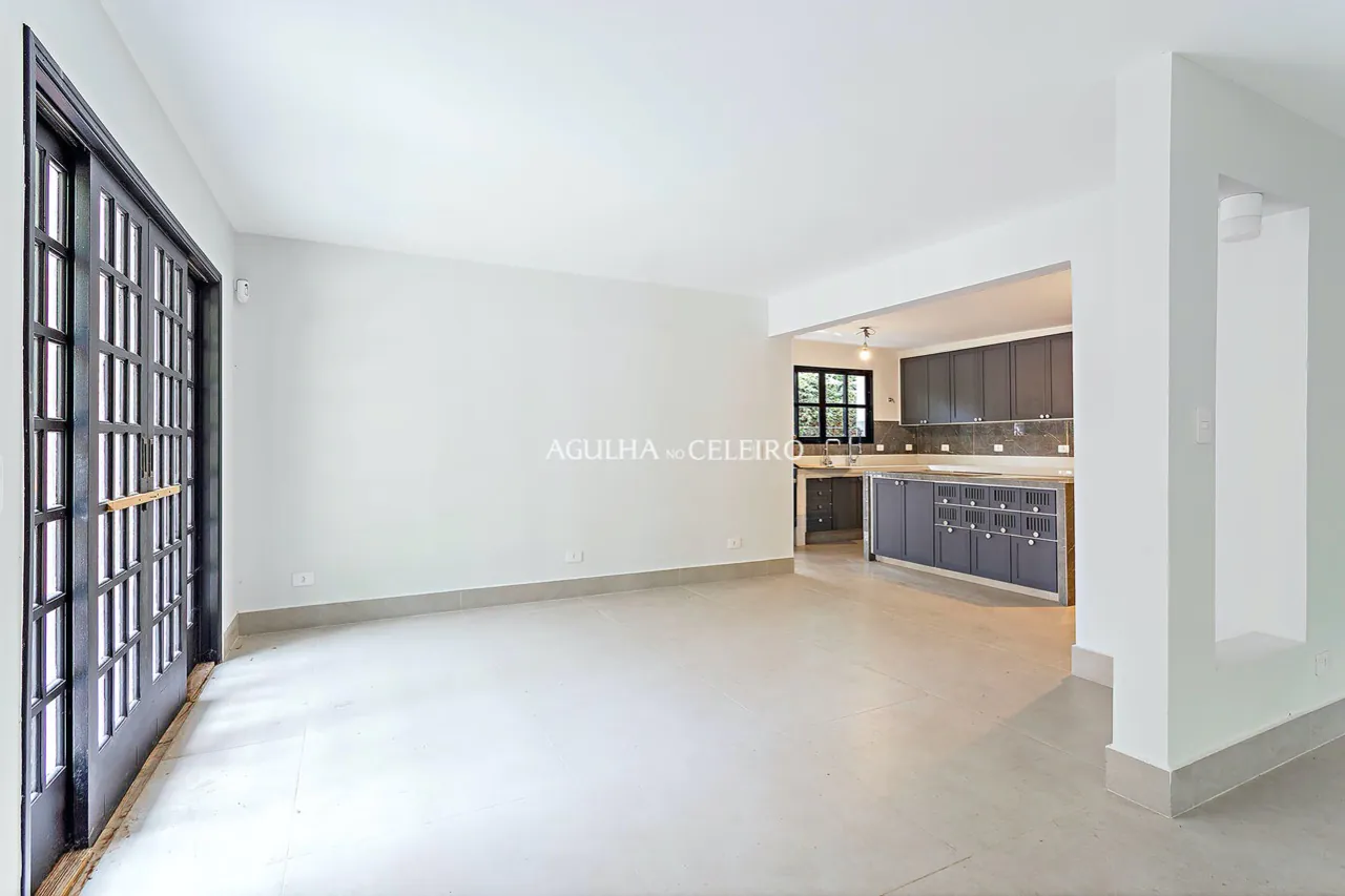 Delicioso quintal e muito alto astral para venda em Alto de Pinheiros. – CA1202