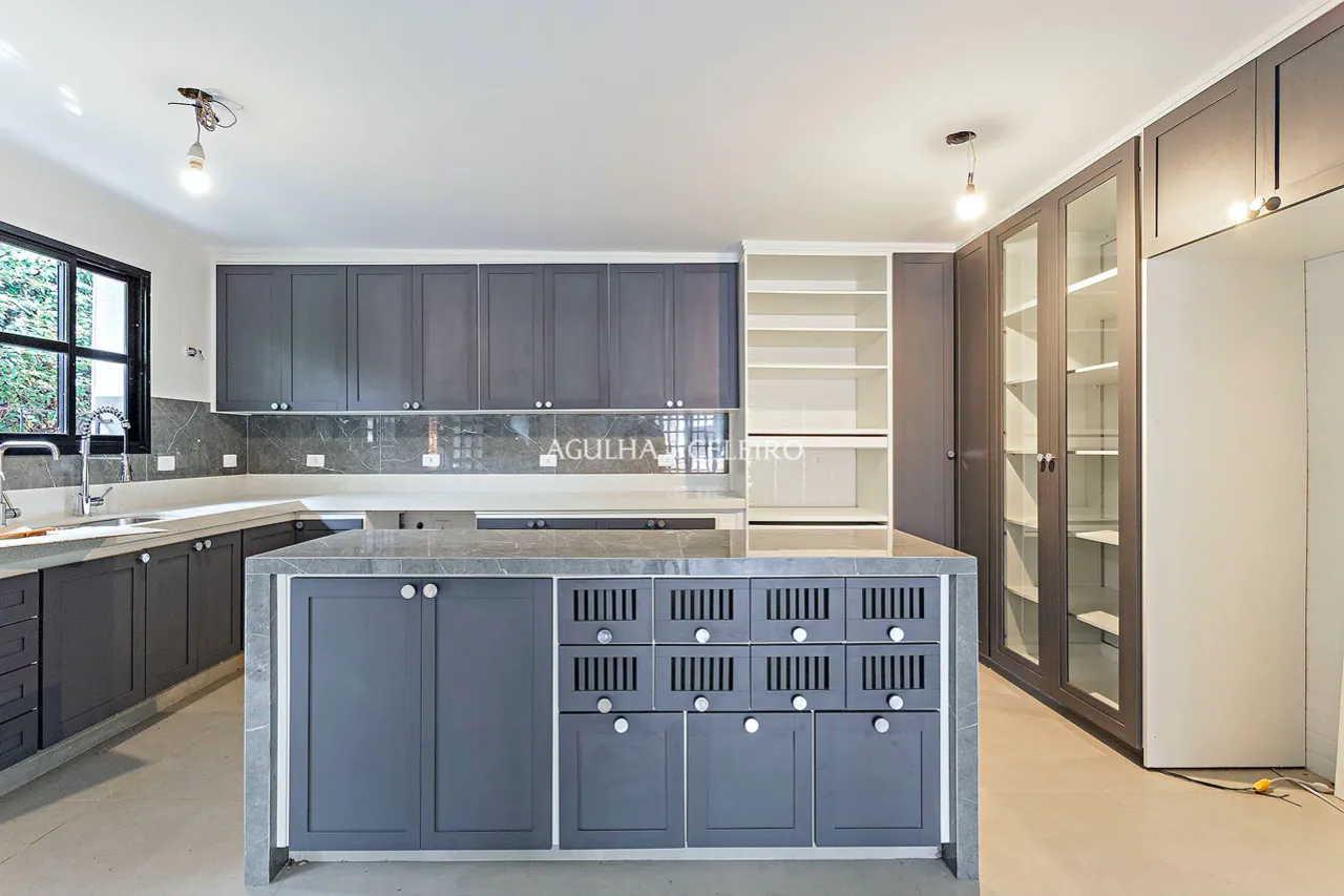 Delicioso quintal e muito alto astral para venda em Alto de Pinheiros. – CA1202