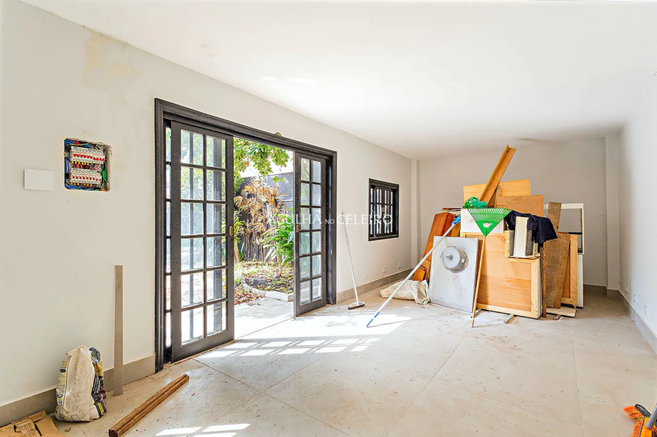 Delicioso quintal e muito alto astral para venda em Alto de Pinheiros. – CA1202