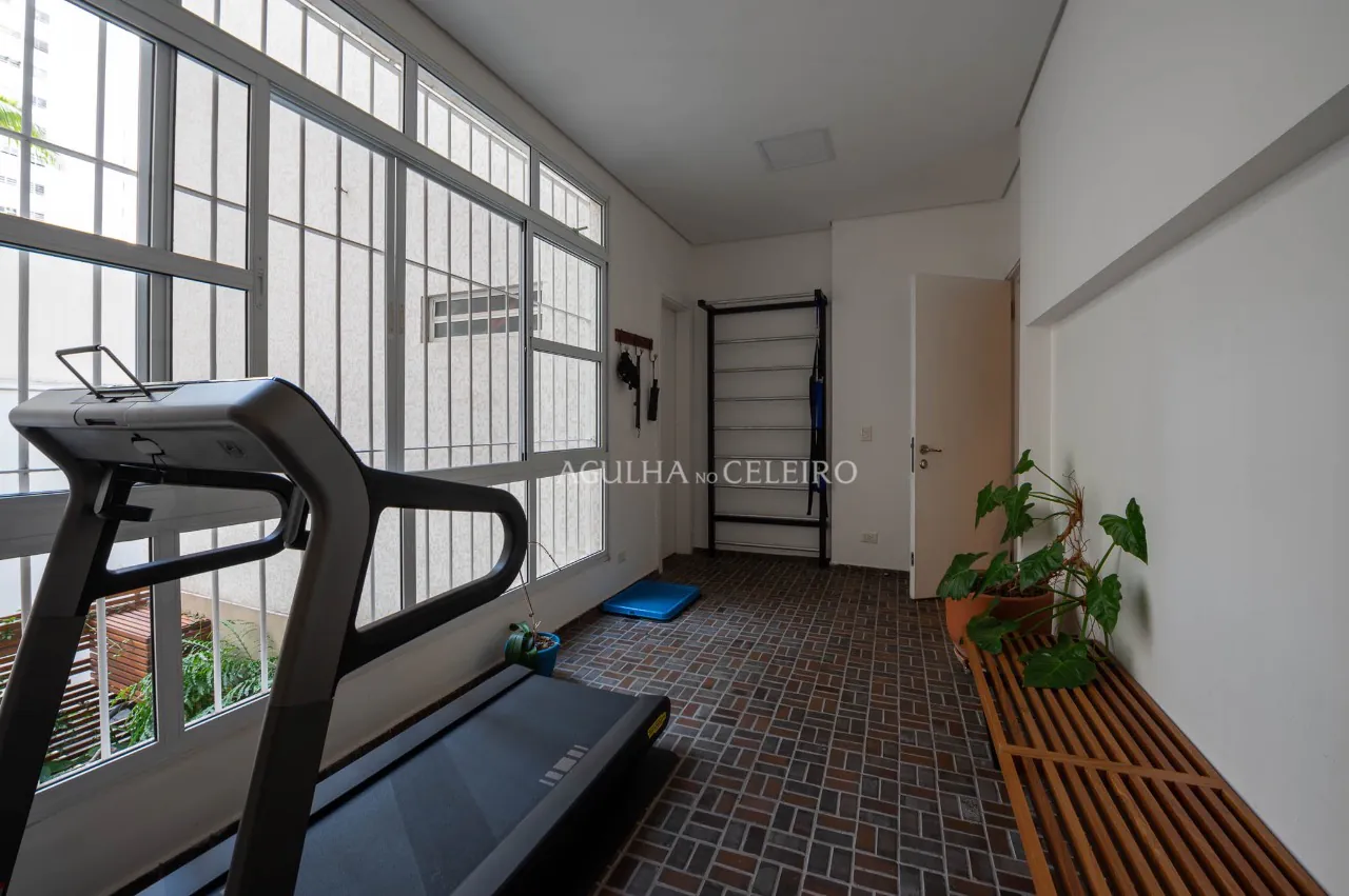 apartamento-elegante-com-planta-quadrada-e-espacos-amplos-no-jardim-america-17088-18