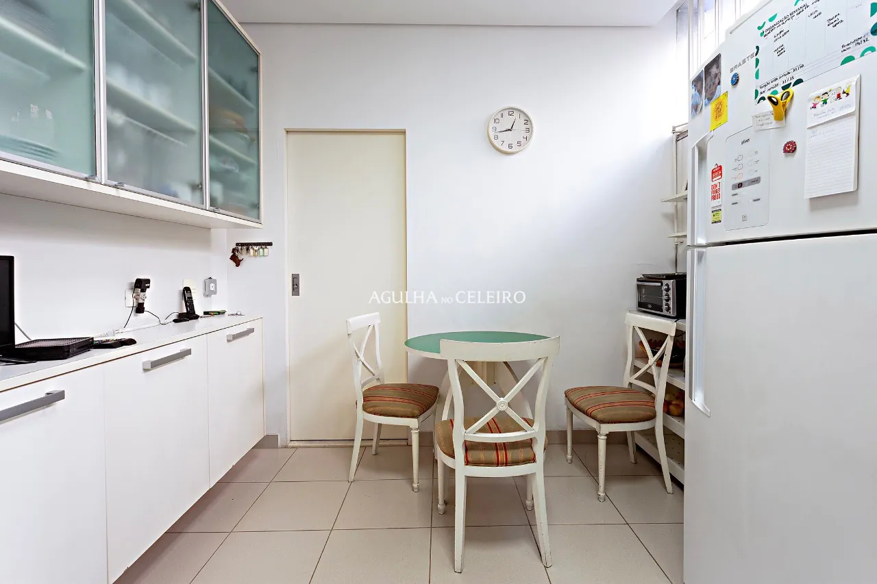 casa-com-quintal-espacoso-a-venda-no-jardim-america-17047-11