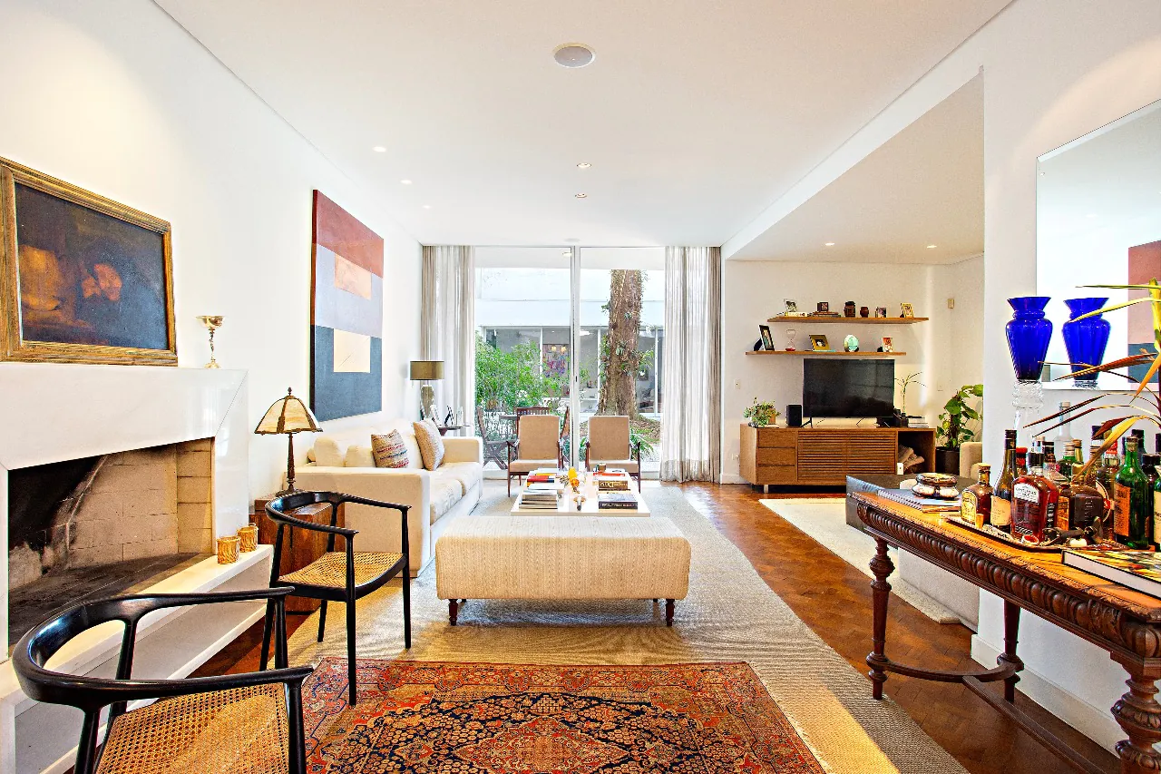 casa-com-quintal-espacoso-a-venda-no-jardim-america-17047-1