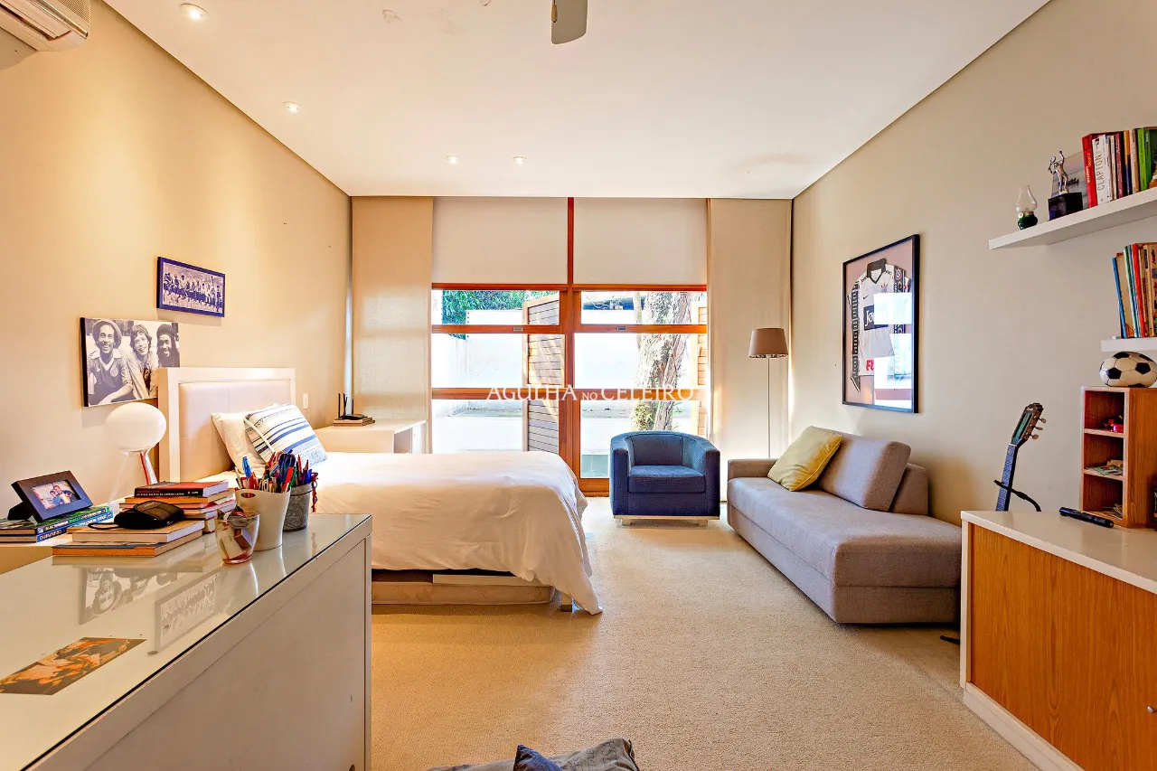 casa-com-quintal-espacoso-a-venda-no-jardim-america-17047-17