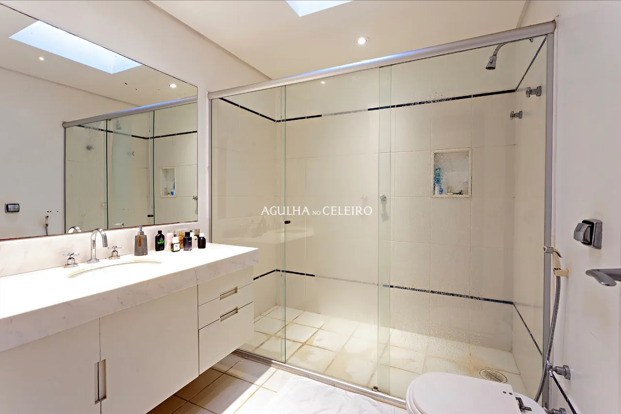 casa-com-quintal-espacoso-a-venda-no-jardim-america-17047-18