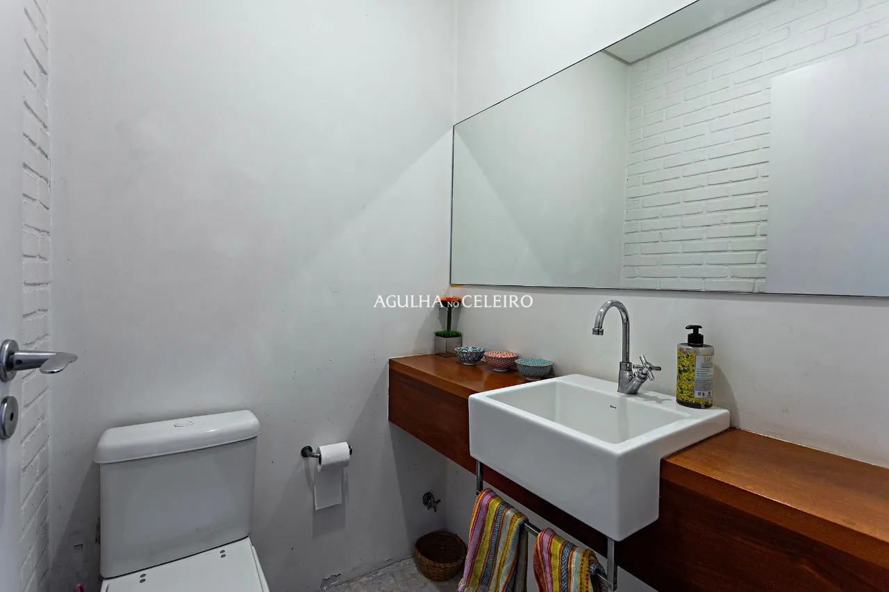 casa-com-quintal-espacoso-a-venda-no-jardim-america-17047-19