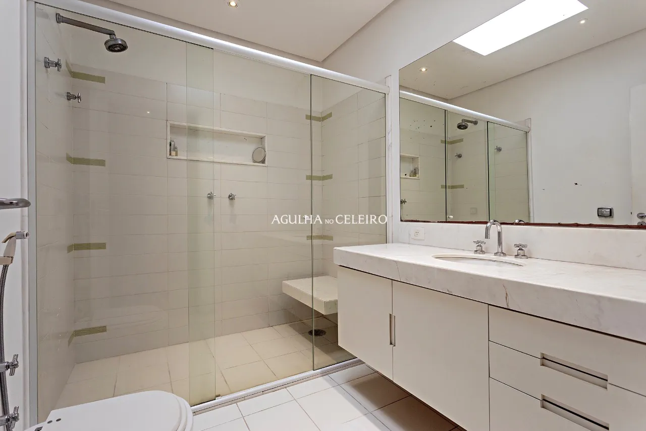 casa-com-quintal-espacoso-a-venda-no-jardim-america-17047-21