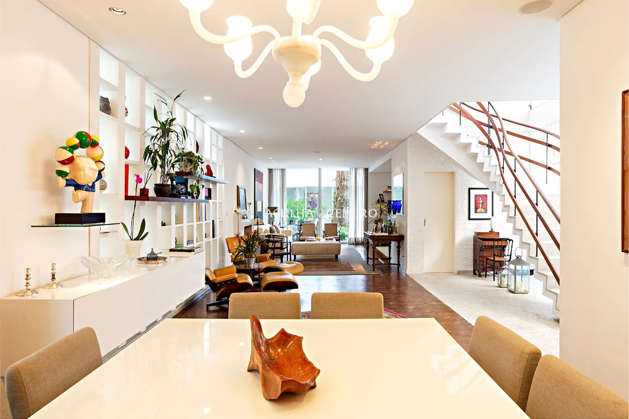 casa-com-quintal-espacoso-a-venda-no-jardim-america-17047-2