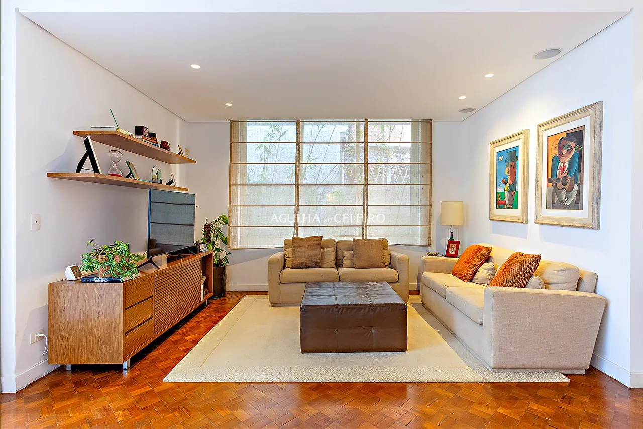 casa-com-quintal-espacoso-a-venda-no-jardim-america-17047-4