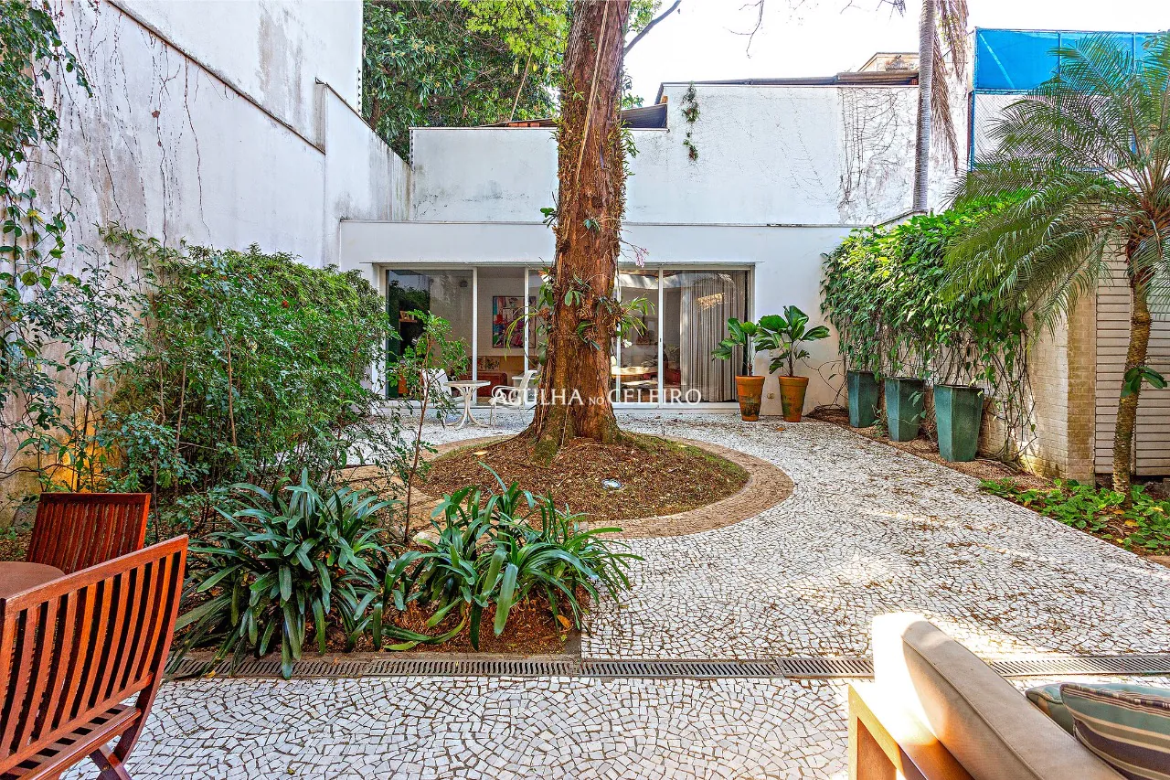 casa-com-quintal-espacoso-a-venda-no-jardim-america-17047-9