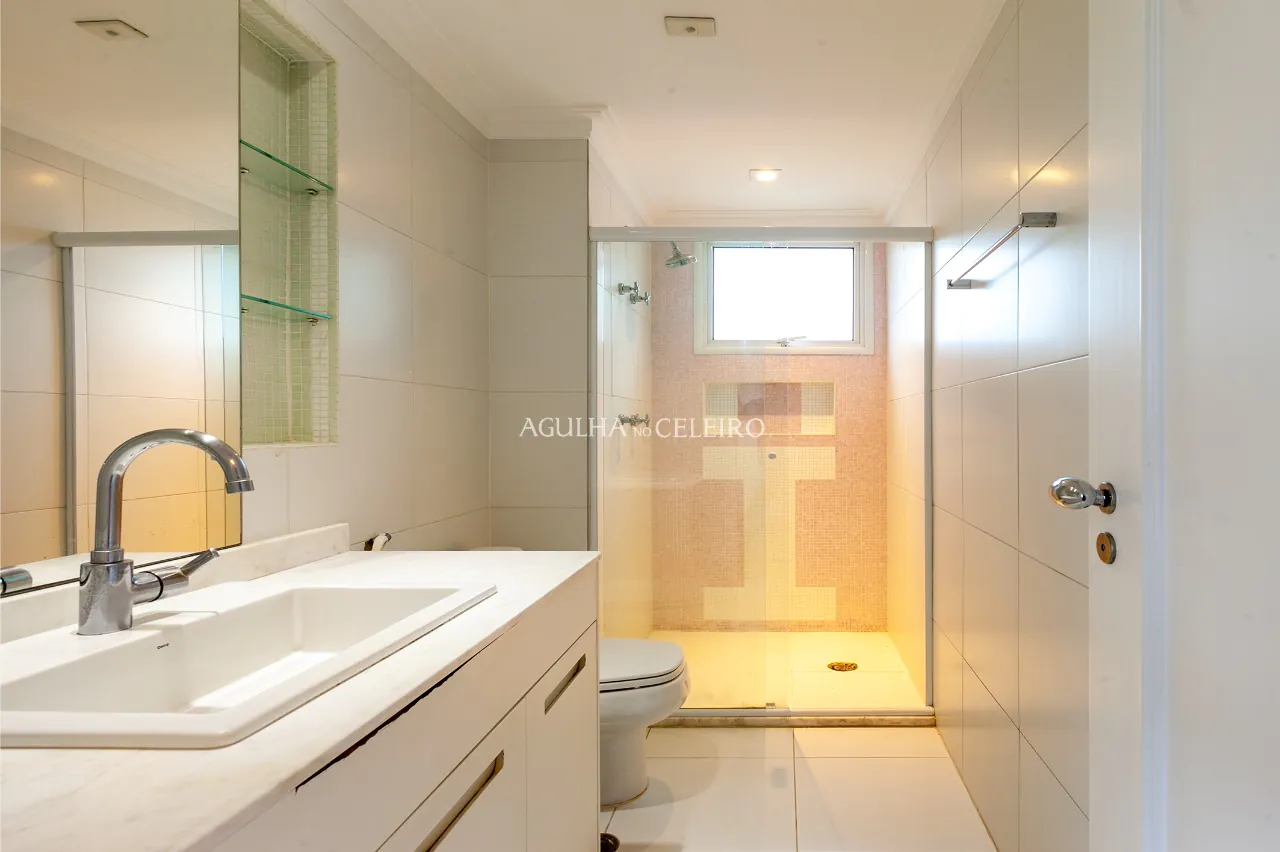 Apartamento à venda com vista para a copa das árvores em Pinheiros. – 10146