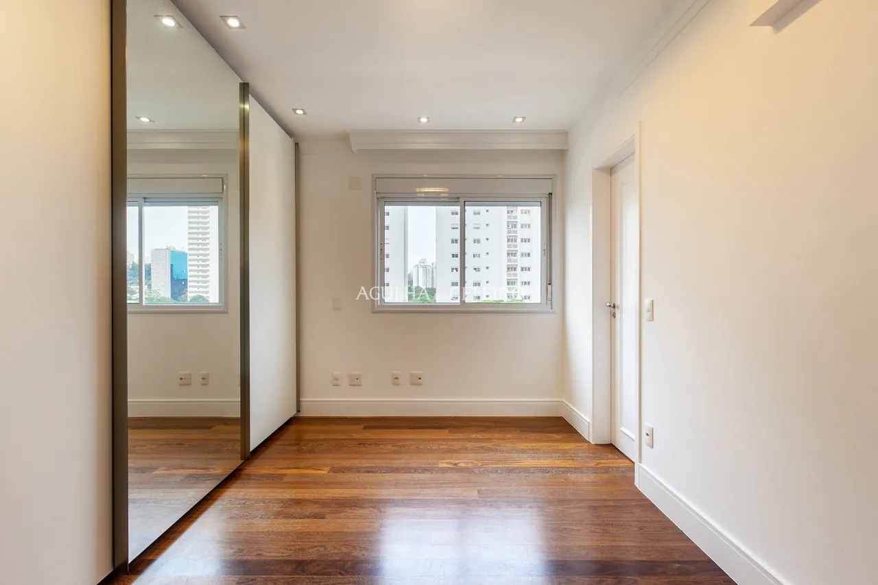 Apartamento à venda com vista para a copa das árvores em Pinheiros. – 10146