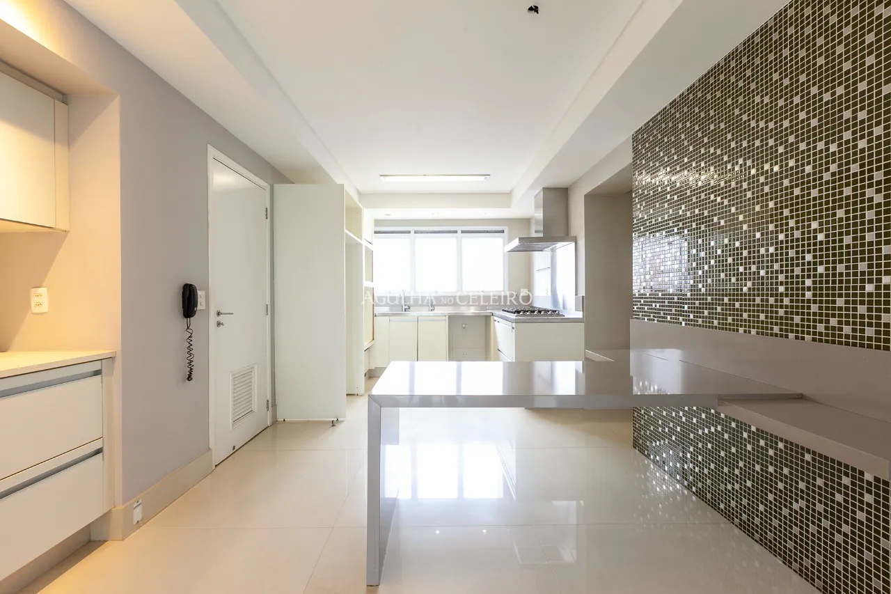 Apartamento à venda com vista para a copa das árvores em Pinheiros. – 10146