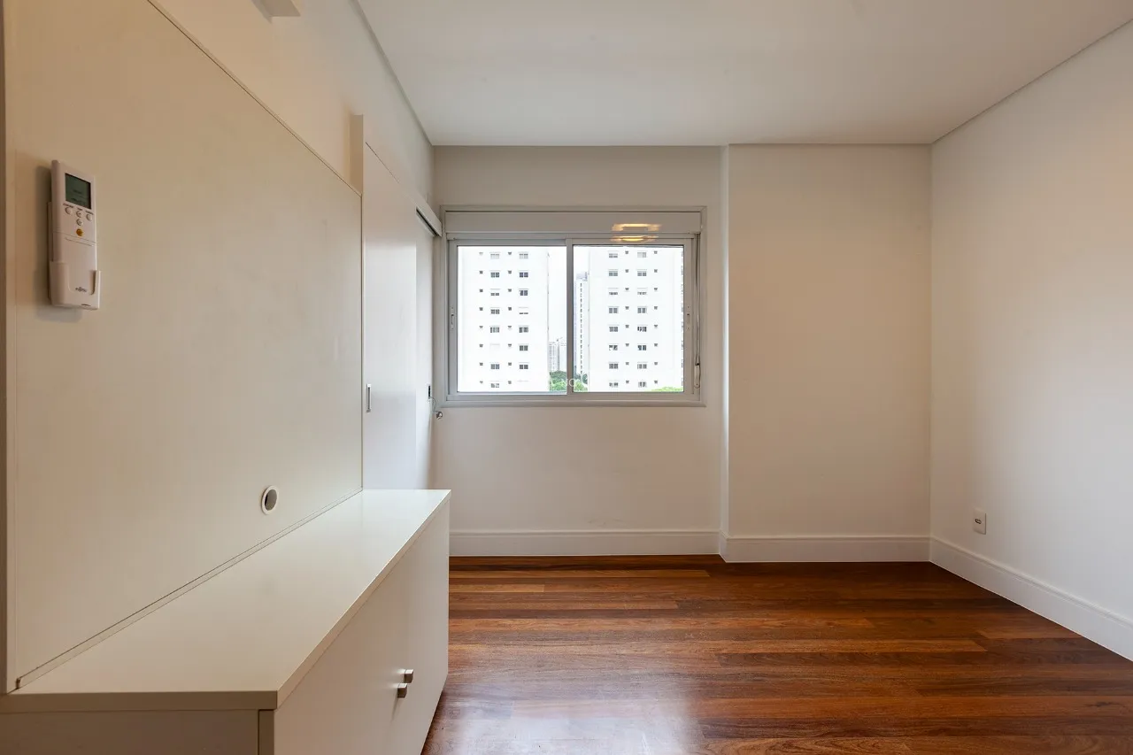 Apartamento à venda com vista para a copa das árvores em Pinheiros. – 10146
