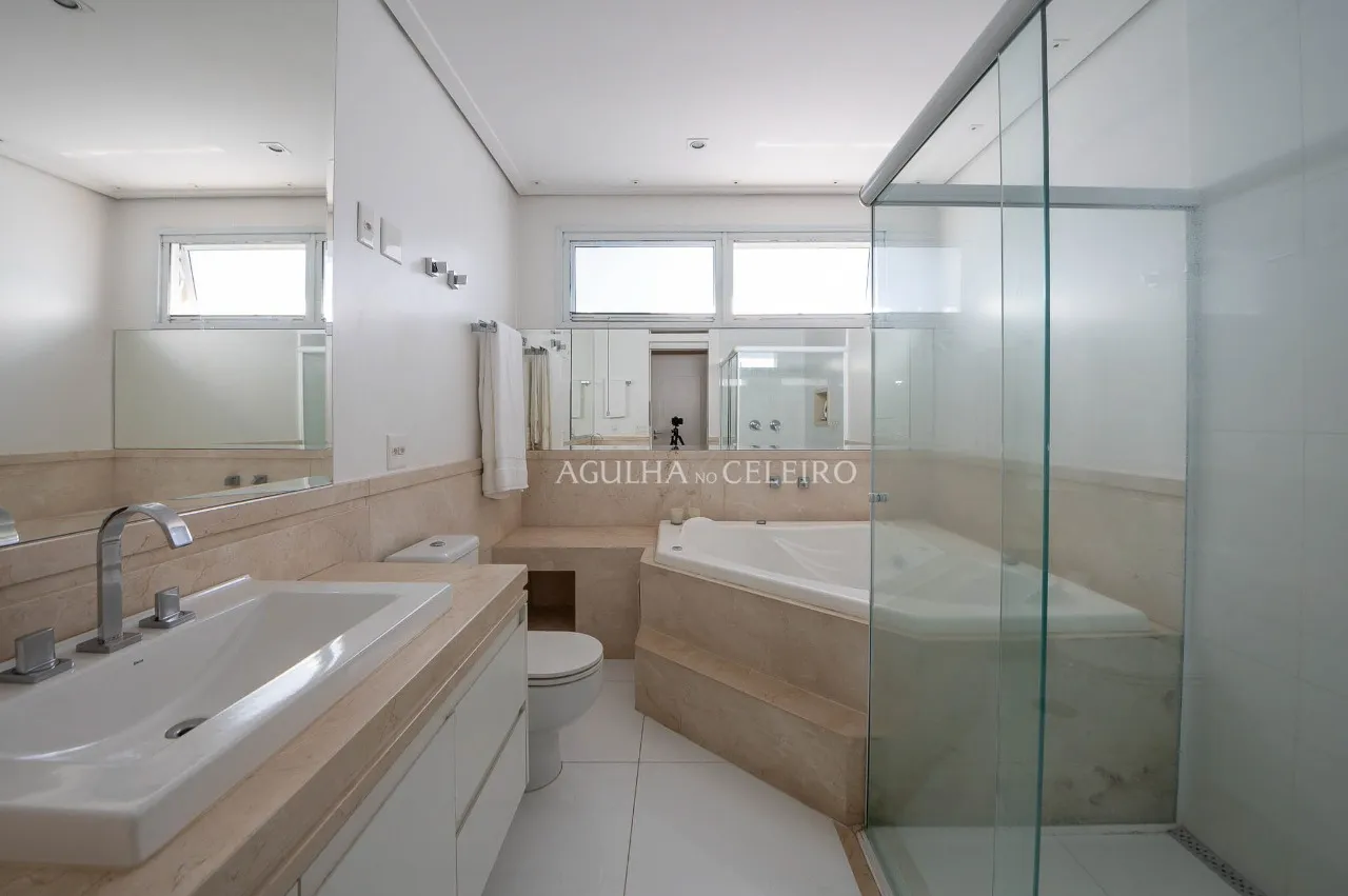 Linda casa com área gourmet à venda no Alto de Pinheiros – 16336